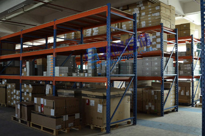 廣州重型倉庫貨架規(guī)劃與化工存儲(chǔ)解決方案——牧隆倉儲(chǔ)設(shè)備全解析